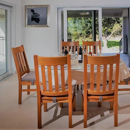 Mit Privatpool Fuer 6 Personen Ca 160 Qm In Pula, Istrien Istrische Riviera Holiday home