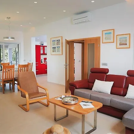 Mit Privatpool Fuer 6 Personen Ca 160 Qm In Pula, Istrien Istrische Riviera Holiday home