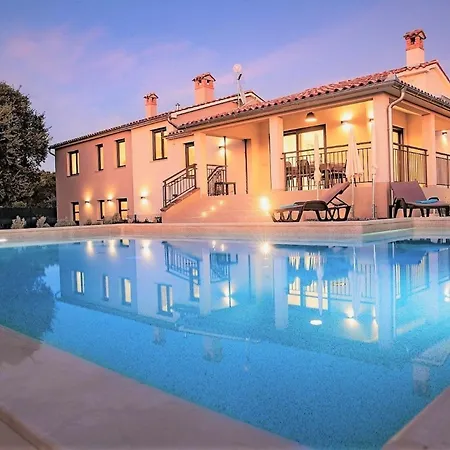 Mit Privatpool Fuer 6 Personen Ca 160 Qm In Pula, Istrien Istrische Riviera Holiday home Pula