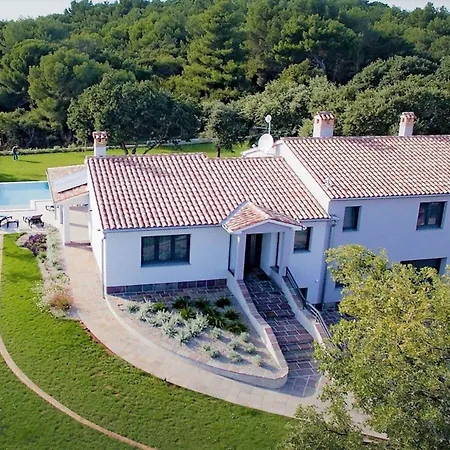 Mit Privatpool Fuer 6 Personen Ca 160 Qm In Pula, Istrien Istrische Riviera * Pula