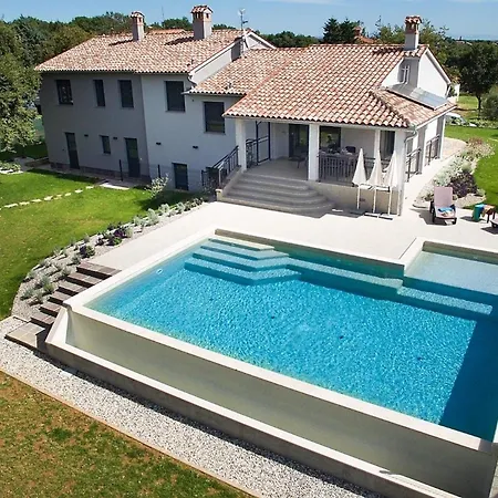Holiday home Mit Privatpool Fuer 6 Personen Ca 160 Qm In Pula, Istrien Istrische Riviera Pula